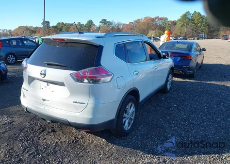 2015 Nissan Rogue Sv z USA, uszkodzony, nr VIN 5N1AT2MV2FC879744